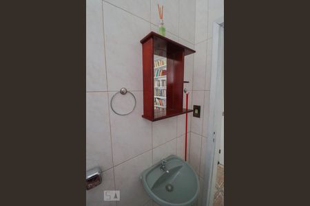 Casa à venda com 250m², 4 quartos e 3 vagas Casa à venda com 250m², 4 quartos e 3 vagasBanheiro