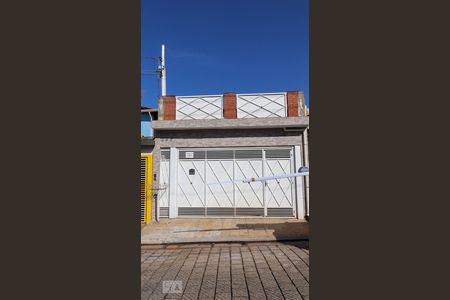 Casa à venda com 250m², 4 quartos e 3 vagas Casa à venda com 250m², 4 quartos e 3 vagasFachada