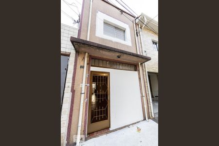 Casa à venda com 150m², 2 quartos e 1 vaga Casa à venda com 150m², 2 quartos e 1 vagaFachada