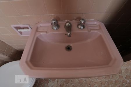 Casa à venda com 150m², 2 quartos e 1 vagaBanheiro da Suite - pia