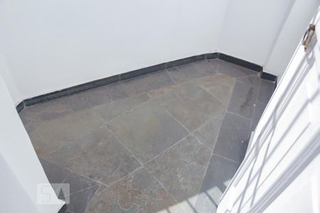 sala possui uma pequena varanda de apartamento à venda com 2 quartos, 76m² em Tijuca, Rio de Janeiro