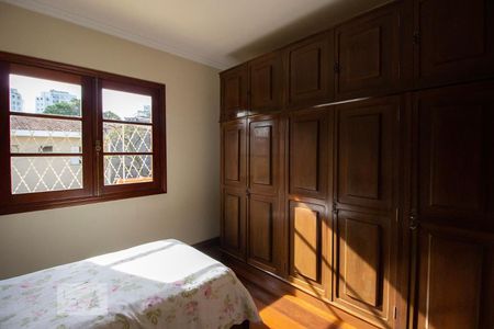 Casa à venda com 424m², 5 quartos e 5 vagas Casa à venda com 424m², 5 quartos e 5 vagasQuarto 2