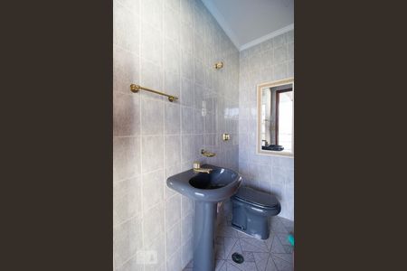 Casa à venda com 424m², 5 quartos e 5 vagas Casa à venda com 424m², 5 quartos e 5 vagasBanheiro do Espaço Gourmet