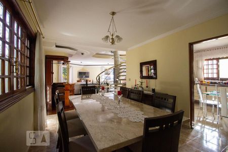 Casa à venda com 424m², 5 quartos e 5 vagas Casa à venda com 424m², 5 quartos e 5 vagasSala de Jantar