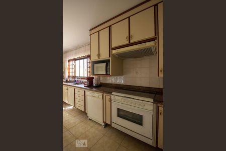 Casa à venda com 424m², 5 quartos e 5 vagas Casa à venda com 424m², 5 quartos e 5 vagasCozinha