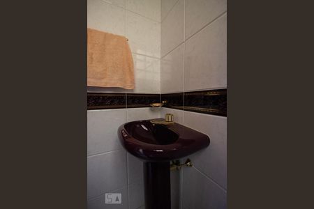 Casa à venda com 424m², 5 quartos e 5 vagas Casa à venda com 424m², 5 quartos e 5 vagasBanheiro de Serviço