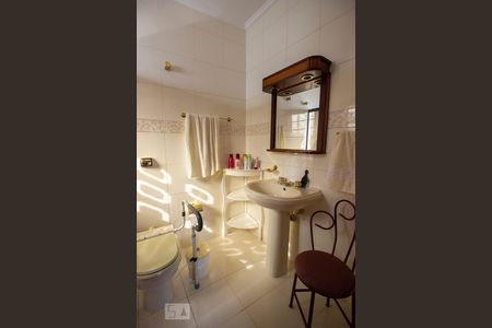 Casa à venda com 424m², 5 quartos e 5 vagas Casa à venda com 424m², 5 quartos e 5 vagasBanheiro 4