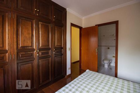 Casa à venda com 424m², 5 quartos e 5 vagas Casa à venda com 424m², 5 quartos e 5 vagasQuarto 4