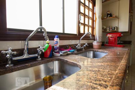 Casa à venda com 424m², 5 quartos e 5 vagas Casa à venda com 424m², 5 quartos e 5 vagasCozinha