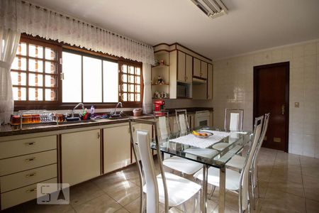 Casa à venda com 424m², 5 quartos e 5 vagas Casa à venda com 424m², 5 quartos e 5 vagasCozinha