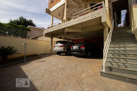 Casa à venda com 424m², 5 quartos e 5 vagas Casa à venda com 424m², 5 quartos e 5 vagasFachada