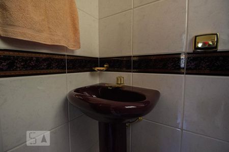 Casa à venda com 424m², 5 quartos e 5 vagas Casa à venda com 424m², 5 quartos e 5 vagasBanheiro de Serviço