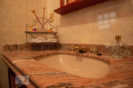 Casa à venda com 424m², 5 quartos e 5 vagas Casa à venda com 424m², 5 quartos e 5 vagasLavabo