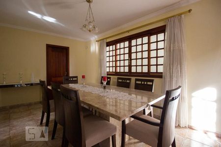 Casa à venda com 424m², 5 quartos e 5 vagas Casa à venda com 424m², 5 quartos e 5 vagasSala de Jantar