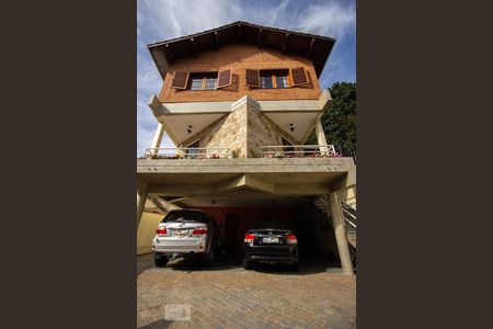 Casa à venda com 424m², 5 quartos e 5 vagas Casa à venda com 424m², 5 quartos e 5 vagasFachada