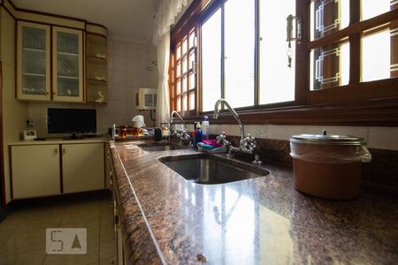 Casa à venda com 424m², 5 quartos e 5 vagas Casa à venda com 424m², 5 quartos e 5 vagasDetalhe Cozinha