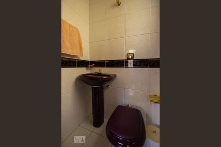 Casa à venda com 424m², 5 quartos e 5 vagas Casa à venda com 424m², 5 quartos e 5 vagasBanheiro de Serviço