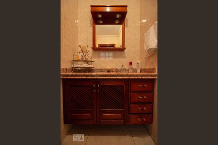 Casa à venda com 424m², 5 quartos e 5 vagas Casa à venda com 424m², 5 quartos e 5 vagasLavabo