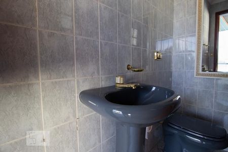 Casa à venda com 424m², 5 quartos e 5 vagas Casa à venda com 424m², 5 quartos e 5 vagasBanheiro do Espaço Gourmet