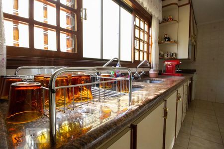 Casa à venda com 424m², 5 quartos e 5 vagas Casa à venda com 424m², 5 quartos e 5 vagasCozinha