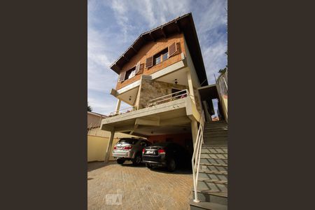 Casa à venda com 424m², 5 quartos e 5 vagas Casa à venda com 424m², 5 quartos e 5 vagasFachada