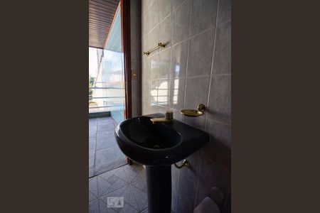 Casa à venda com 424m², 5 quartos e 5 vagas Casa à venda com 424m², 5 quartos e 5 vagasBanheiro do Espaço Gourmet