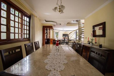 Casa à venda com 424m², 5 quartos e 5 vagas Casa à venda com 424m², 5 quartos e 5 vagasSala de Jantar