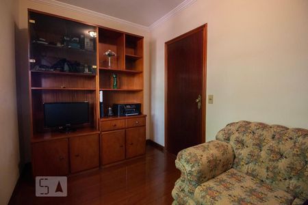 Casa à venda com 424m², 5 quartos e 5 vagas Casa à venda com 424m², 5 quartos e 5 vagasQuarto 3