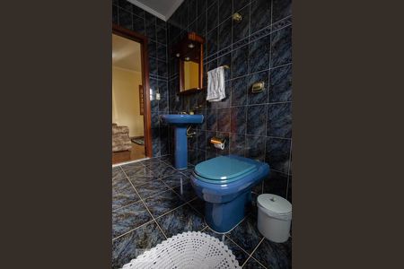 Casa à venda com 424m², 5 quartos e 5 vagas Casa à venda com 424m², 5 quartos e 5 vagasBanheiro 2