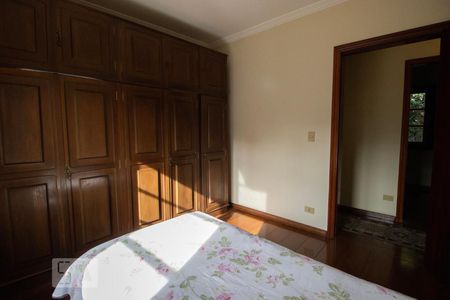 Casa à venda com 424m², 5 quartos e 5 vagas Casa à venda com 424m², 5 quartos e 5 vagasQuarto 2