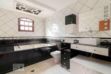 Casa à venda com 320m², 4 quartos e 2 vagas Casa à venda com 320m², 4 quartos e 2 vagasBanheiro da Suíte