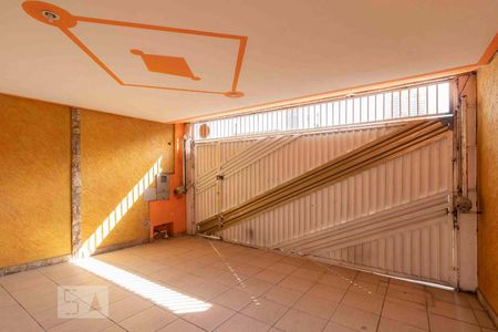 Casa à venda com 320m², 4 quartos e 2 vagas Casa à venda com 320m², 4 quartos e 2 vagasGaragem