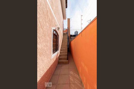 Casa à venda com 320m², 4 quartos e 2 vagas Casa à venda com 320m², 4 quartos e 2 vagasÁrea Externa - Corredor Lateral