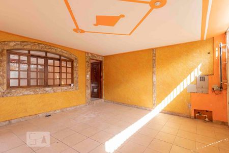 Casa à venda com 320m², 4 quartos e 2 vagas Casa à venda com 320m², 4 quartos e 2 vagasGaragem
