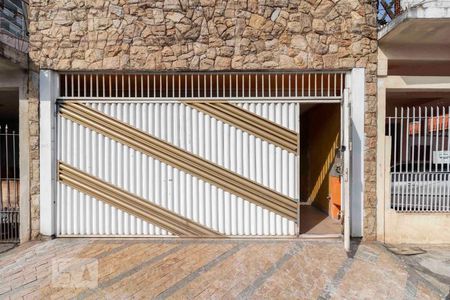 Casa à venda com 320m², 4 quartos e 2 vagas Casa à venda com 320m², 4 quartos e 2 vagasFachada