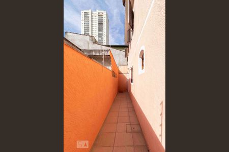 Casa à venda com 320m², 4 quartos e 2 vagas Casa à venda com 320m², 4 quartos e 2 vagasÁrea Externa - Corredor Lateral