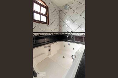 Casa à venda com 320m², 4 quartos e 2 vagas Casa à venda com 320m², 4 quartos e 2 vagasBanheiro da Suíte