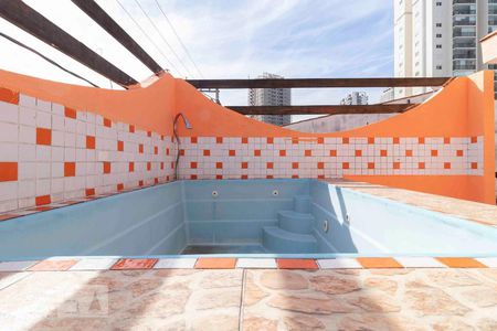 Casa à venda com 320m², 4 quartos e 2 vagas Casa à venda com 320m², 4 quartos e 2 vagasÁrea Externa - Piscina