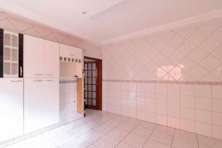 Casa à venda com 320m², 4 quartos e 2 vagas Casa à venda com 320m², 4 quartos e 2 vagasCozinha