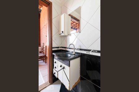 Casa à venda com 320m², 4 quartos e 2 vagas Casa à venda com 320m², 4 quartos e 2 vagasBanheiro Externo