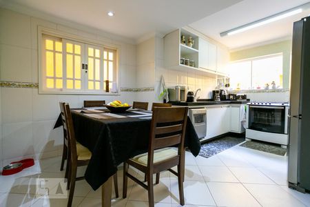 Casa à venda com 134m², 4 quartos e 2 vagas Casa à venda com 134m², 4 quartos e 2 vagasCopa/Cozinha