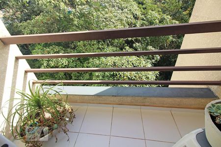 Sacada de apartamento para alugar com 2 quartos, 50m² em Parque Rincão, Cotia