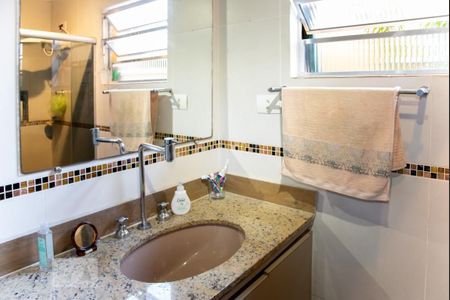 Casa à venda com 158m², 3 quartos e 2 vagasBanheiro 1