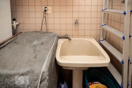 Apartamento à venda com 120m², 3 quartos e sem vaga Apartamento à venda com 120m², 3 quartos e sem vagaÁrea de serviço