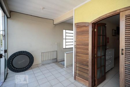 Apartamento à venda com 120m², 3 quartos e sem vaga Apartamento à venda com 120m², 3 quartos e sem vagaHall