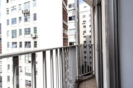 Apartamento à venda com 44m², 1 quarto e 1 vaga Apartamento à venda com 44m², 1 quarto e 1 vagaVaranda