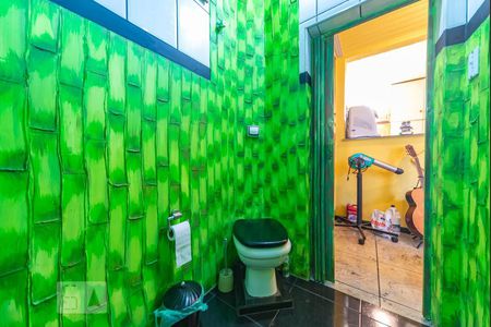 Casa à venda com 178m², 3 quartos e 1 vaga Casa à venda com 178m², 3 quartos e 1 vagaBanheiro da Edícula