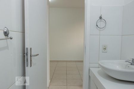 Apartamento para alugar com 49m², 2 quartos e 1 vagaDetalhe do banheiro