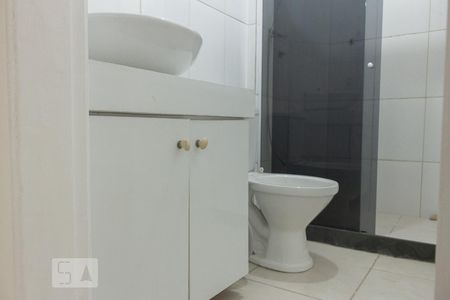 Apartamento para alugar com 49m², 2 quartos e 1 vagaDetalhe do banheiro