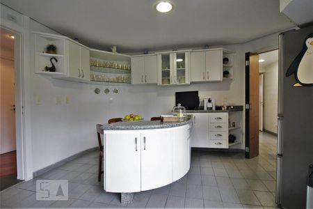 Apartamento à venda com 130m², 2 quartos e 2 vagasCozinha